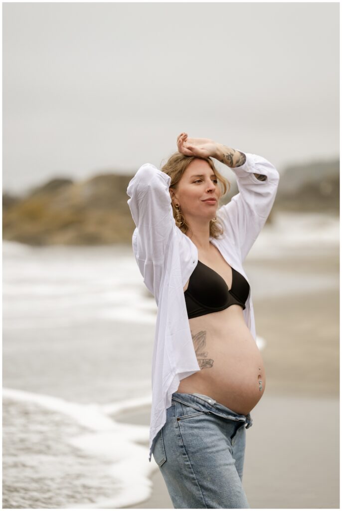 maternity, oregon coast, maternity photos, maternity outfit inspo, outfit inspo, brookings, oregon, oregon photoshoot, oregon coast, oregon coast photoshoot, oregon coast maternity shoot