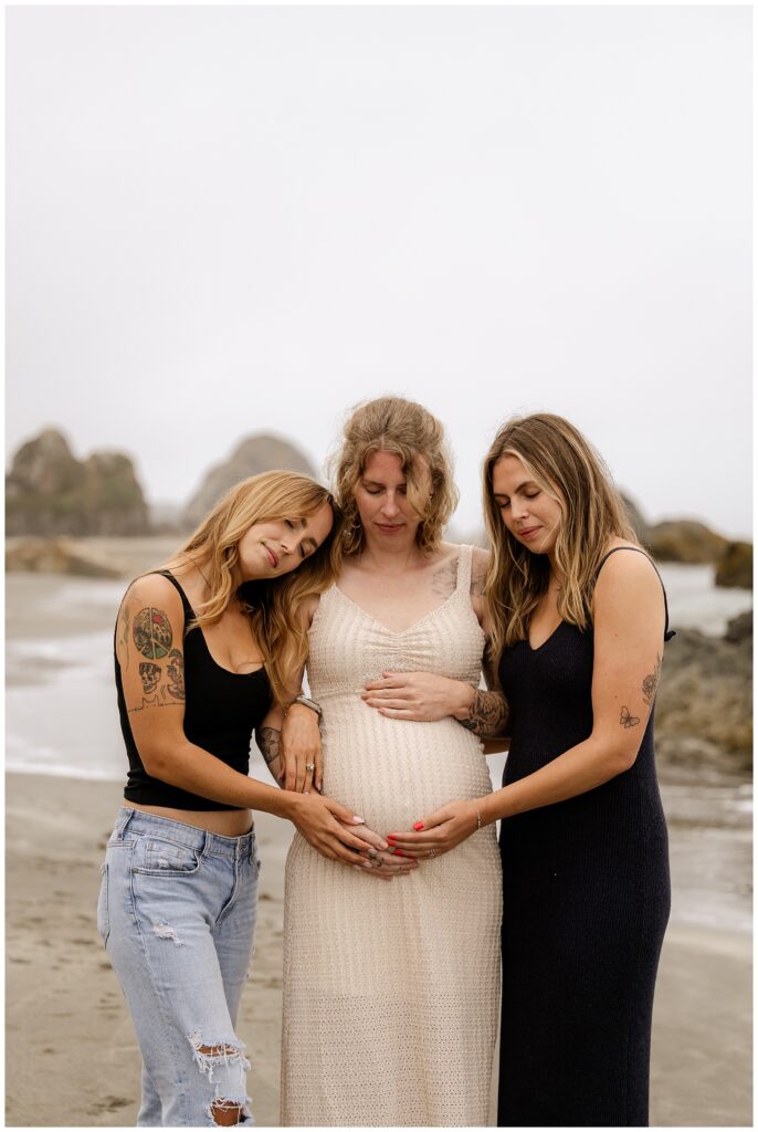 maternity, oregon coast, maternity photos, maternity outfit inspo, outfit inspo, brookings, oregon, oregon photoshoot, oregon coast, oregon coast photoshoot, oregon coast maternity shoot