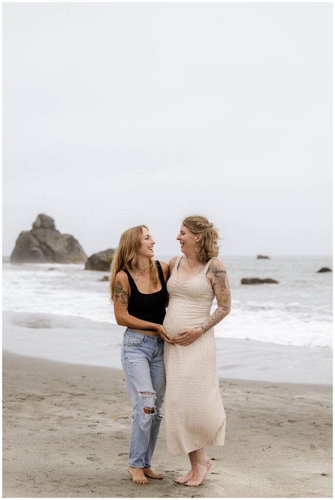 maternity, oregon coast, maternity photos, maternity outfit inspo, outfit inspo, brookings, oregon, oregon photoshoot, oregon coast, oregon coast photoshoot, oregon coast maternity shoot