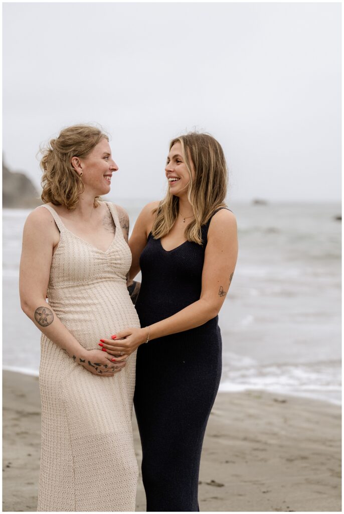 maternity, oregon coast, maternity photos, maternity outfit inspo, outfit inspo, brookings, oregon, oregon photoshoot, oregon coast, oregon coast photoshoot, oregon coast maternity shoot