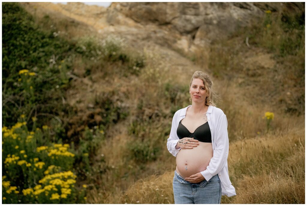 maternity, oregon coast, maternity photos, maternity outfit inspo, outfit inspo, brookings, oregon, oregon photoshoot, oregon coast, oregon coast photoshoot, oregon coast maternity shoot